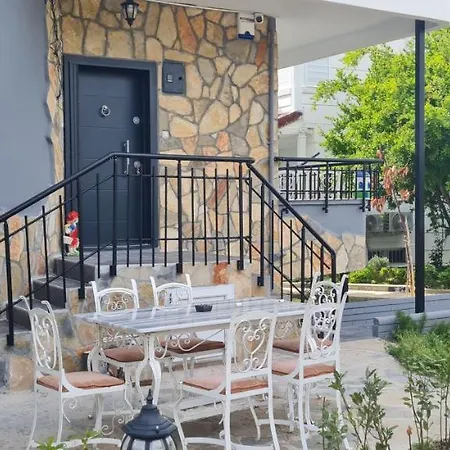 Duplex I Private Beach I Pool I Walking Distance To The Sea 400 Meters בית נופש *